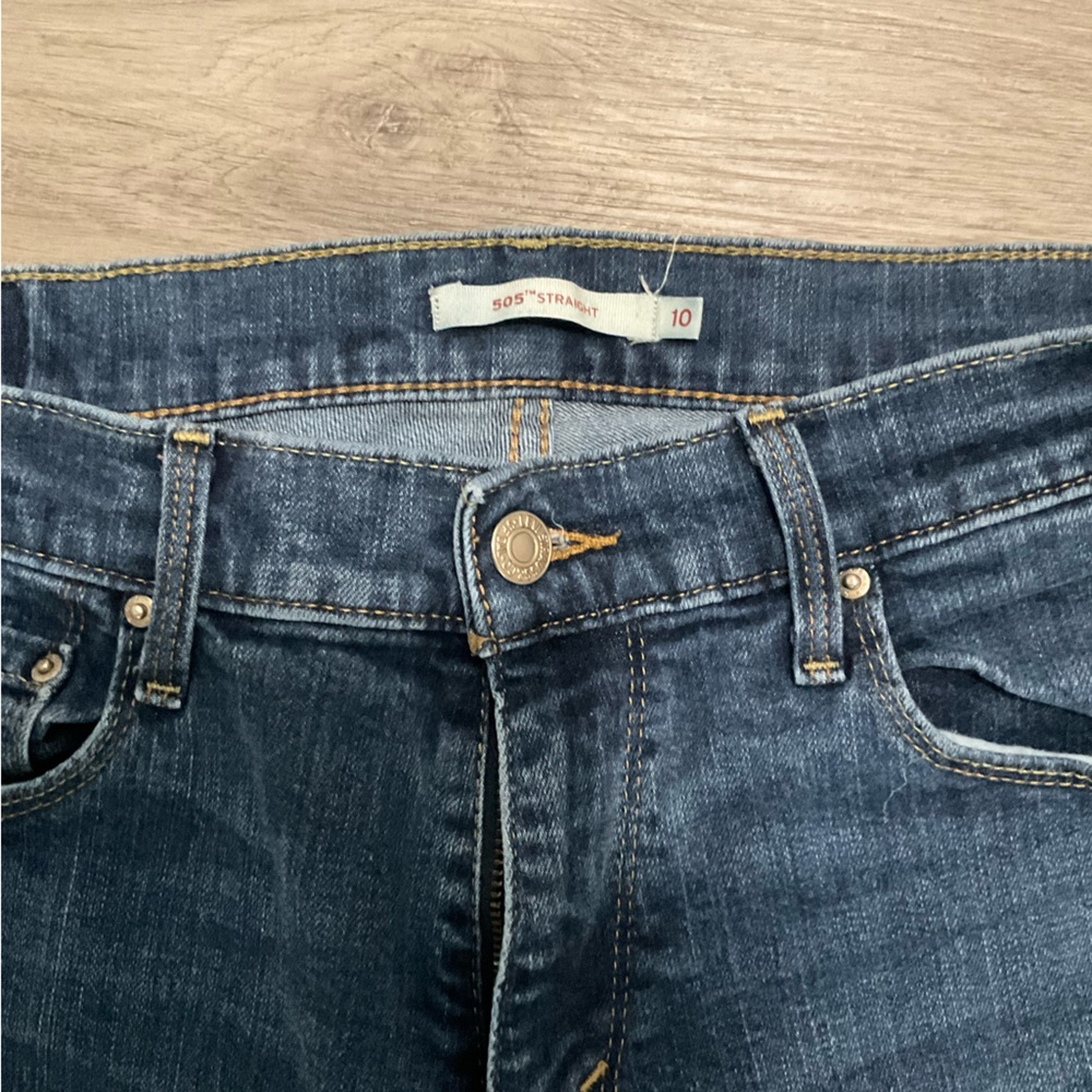 Levi’s - Picture 3 of 3